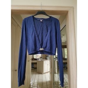 H&M blue cropped cardigan rhinestone closure 10
